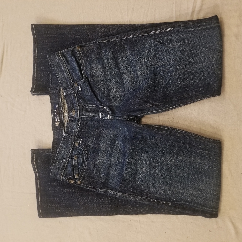 Rock & Republic Rhinestone back pockets Jeans.